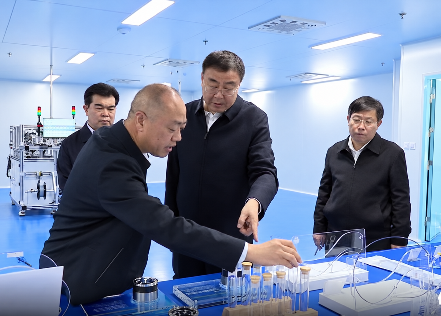 石家庄市委书记王刚莅临康誉医疗调研指导，支持企业创新发展